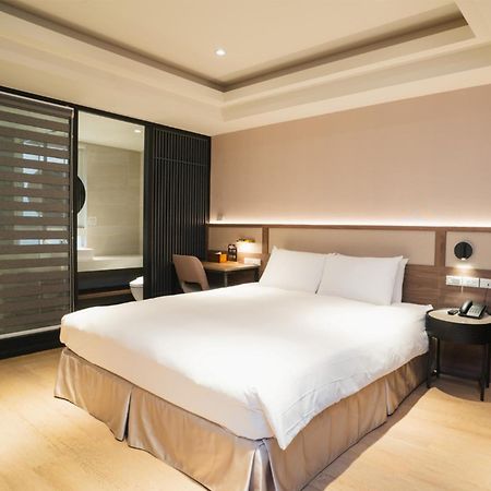 Royal Rose Hotel Zhongshan Taipei Exterior foto